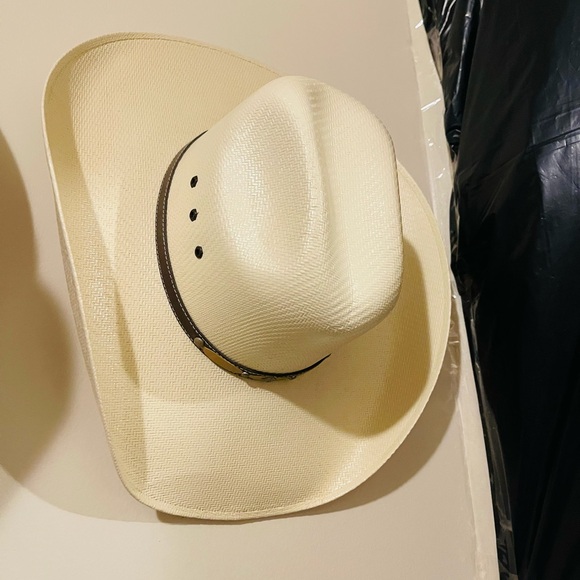 Classic Cream Cowboy Hat - Picture 2 of 4
